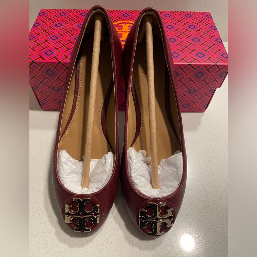 BNWT Authentic Tory Burch Claire Ballet Flat Tumbled Leather -Red Agate/Gold 6.5